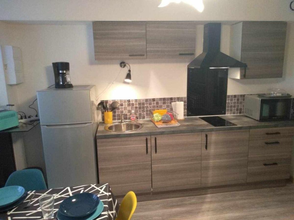 Joli Petit Logement En Centre Ville De Бриуд Экстерьер фото
